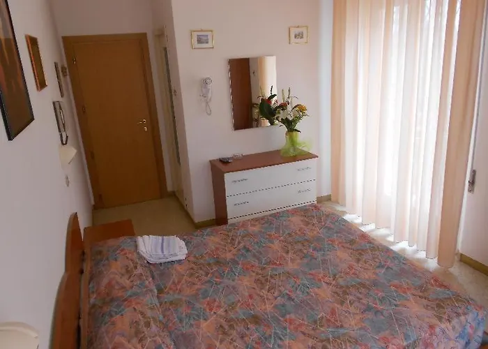 沃韦酒店 2* 里米尼