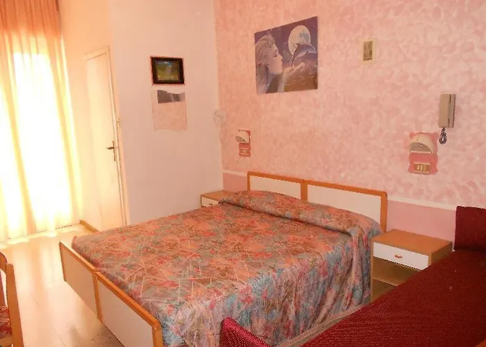 沃韦酒店 2* 里米尼